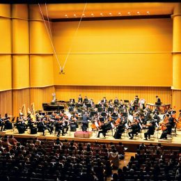 東海市芸術劇場で開催した第6回定期演奏会の舞台と客席